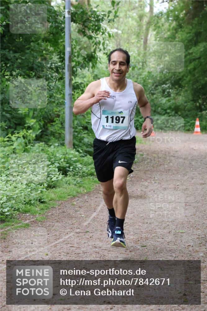 04.05.2025 - 8. Wedeler Halbmarathon Lena Gebhardt http://msf.ph/oto/7842671 04.05.2025 11:13:51 Laufen  meine-sportfotos.de
