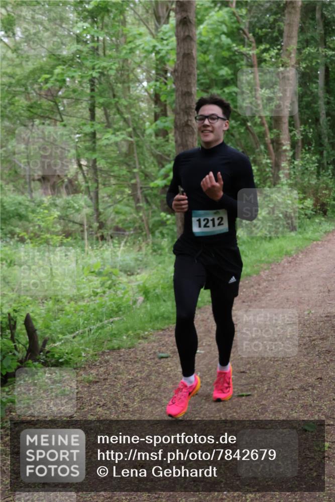04.05.2025 - 8. Wedeler Halbmarathon Lena Gebhardt http://msf.ph/oto/7842679 04.05.2025 11:16:42 Laufen  meine-sportfotos.de