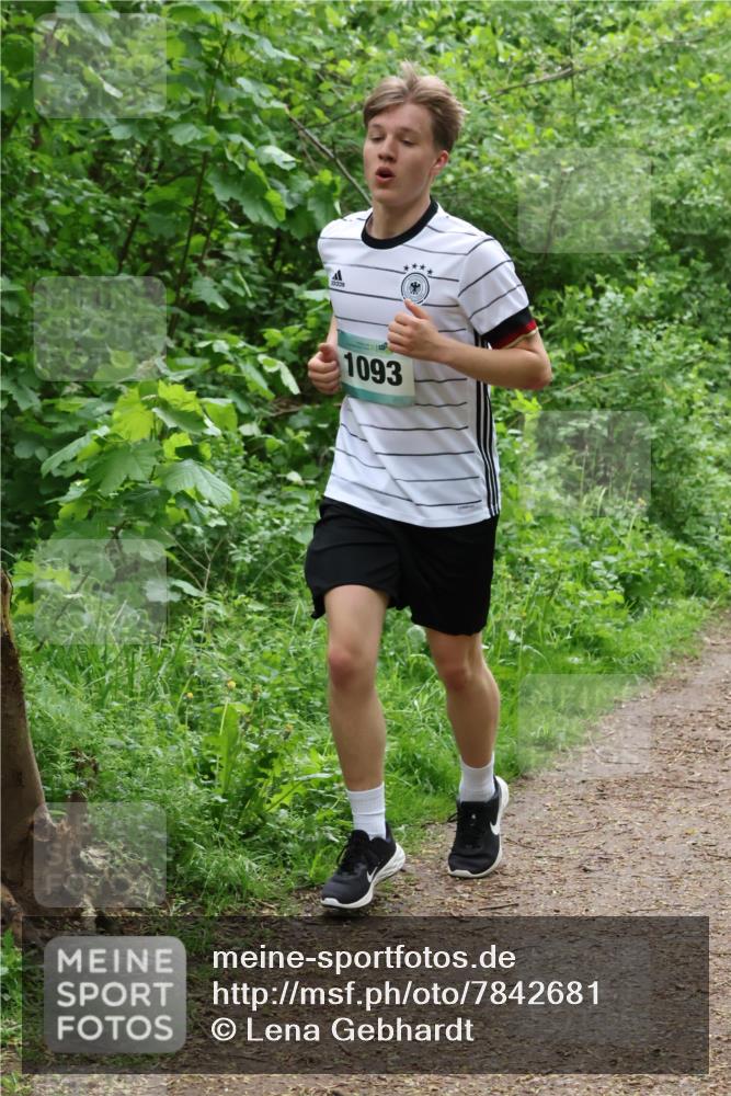 04.05.2025 - 8. Wedeler Halbmarathon Lena Gebhardt http://msf.ph/oto/7842681 04.05.2025 11:17:43 Laufen  meine-sportfotos.de