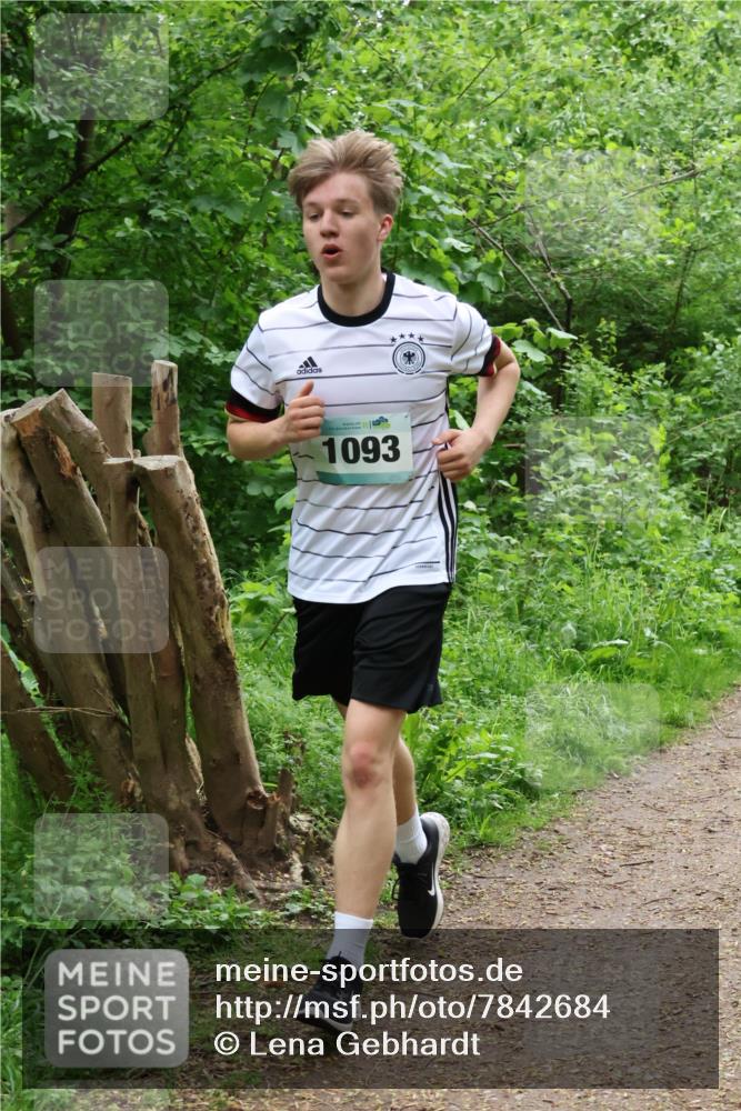 04.05.2025 - 8. Wedeler Halbmarathon Lena Gebhardt http://msf.ph/oto/7842684 04.05.2025 11:17:43 Laufen  meine-sportfotos.de