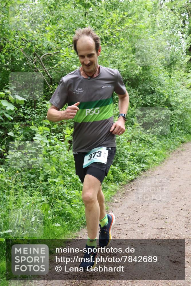 04.05.2025 - 8. Wedeler Halbmarathon Lena Gebhardt http://msf.ph/oto/7842689 04.05.2025 11:17:48 Laufen  meine-sportfotos.de