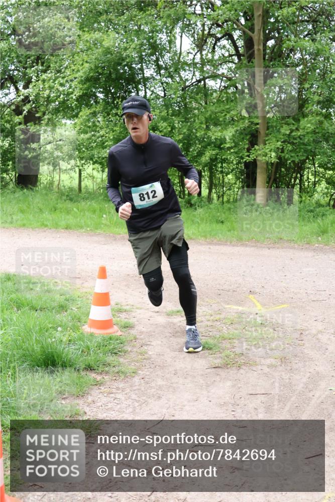 04.05.2025 - 8. Wedeler Halbmarathon Lena Gebhardt http://msf.ph/oto/7842694 04.05.2025 11:17:59 Laufen  meine-sportfotos.de