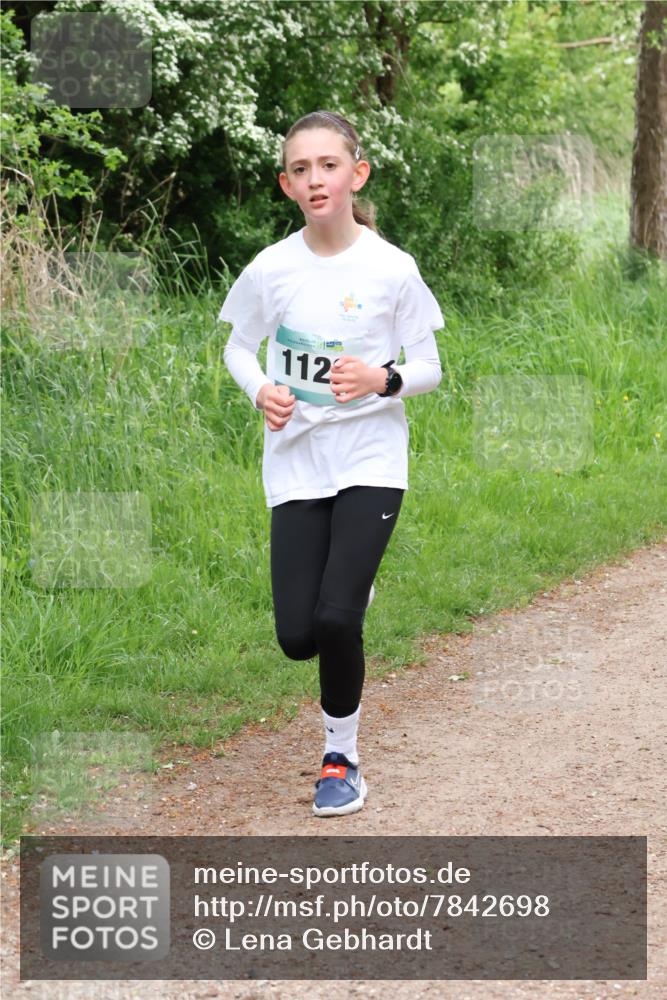 04.05.2025 - 8. Wedeler Halbmarathon Lena Gebhardt http://msf.ph/oto/7842698 04.05.2025 11:18:23 Laufen  meine-sportfotos.de