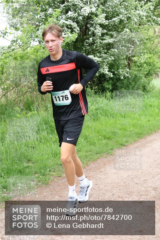 04.05.2025 - 8. Wedeler Halbmarathon Lena Gebhardt http://msf.ph/oto/7842700 04.05.2025 11:18:26 Laufen  meine-sportfotos.de