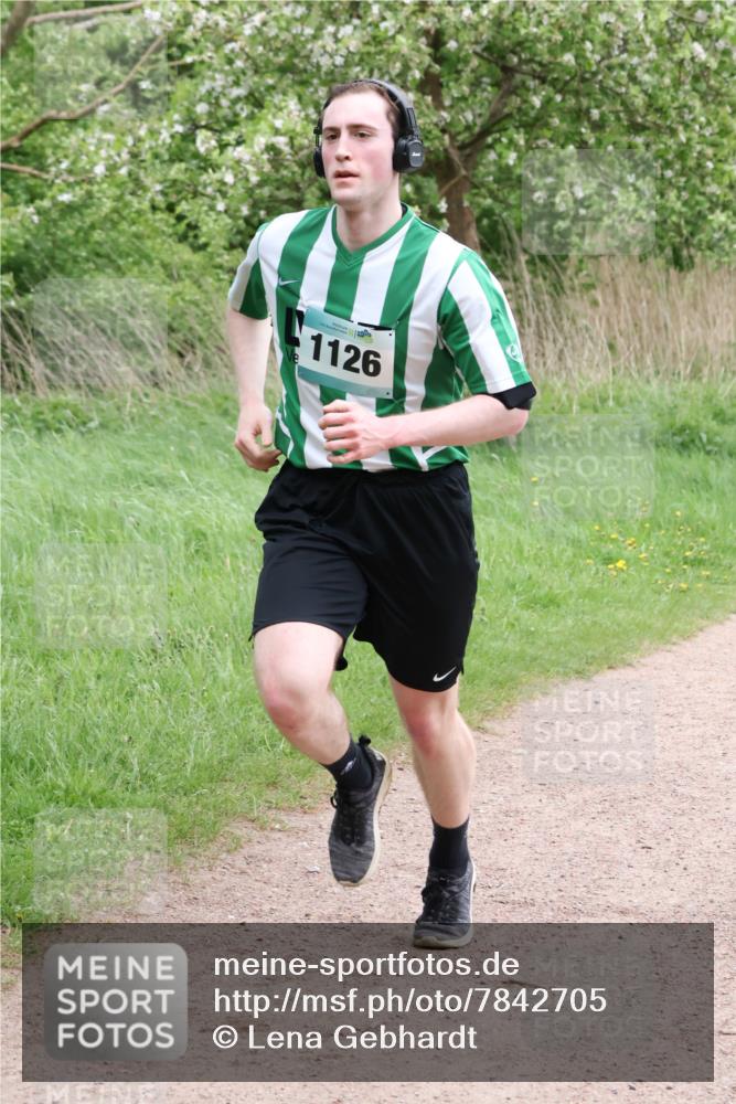 04.05.2025 - 8. Wedeler Halbmarathon Lena Gebhardt http://msf.ph/oto/7842705 04.05.2025 11:18:35 Laufen  meine-sportfotos.de