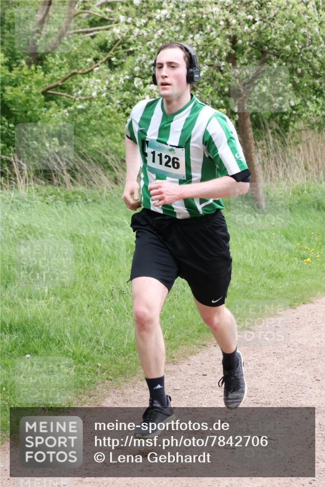 04.05.2025 - 8. Wedeler Halbmarathon Lena Gebhardt http://msf.ph/oto/7842706 04.05.2025 11:18:35 Laufen  meine-sportfotos.de