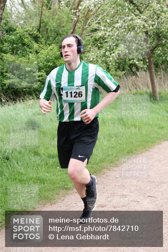 04.05.2025 - 8. Wedeler Halbmarathon Lena Gebhardt http://msf.ph/oto/7842710 04.05.2025 11:18:35 Laufen  meine-sportfotos.de
