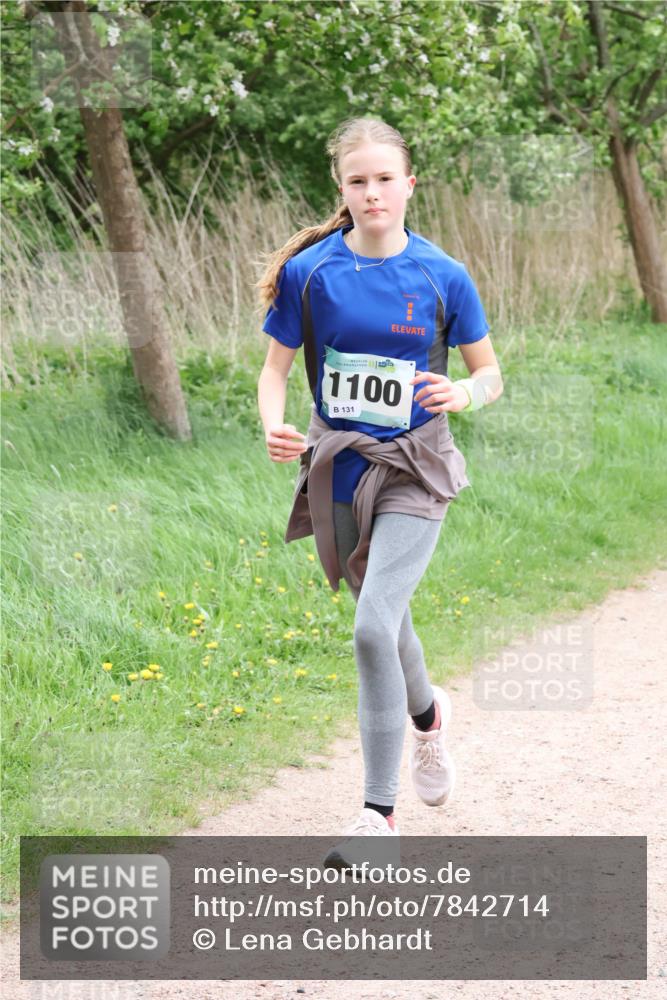 04.05.2025 - 8. Wedeler Halbmarathon Lena Gebhardt http://msf.ph/oto/7842714 04.05.2025 11:18:40 Laufen  meine-sportfotos.de