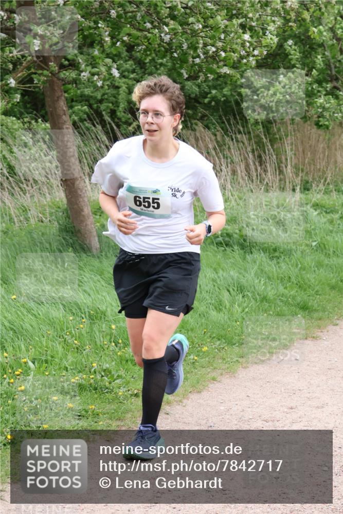 04.05.2025 - 8. Wedeler Halbmarathon Lena Gebhardt http://msf.ph/oto/7842717 04.05.2025 11:18:42 Laufen  meine-sportfotos.de