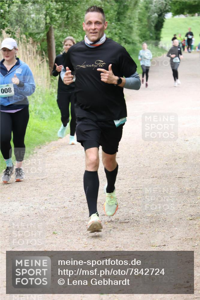 04.05.2025 - 8. Wedeler Halbmarathon Lena Gebhardt http://msf.ph/oto/7842724 04.05.2025 11:19:09 Laufen  meine-sportfotos.de