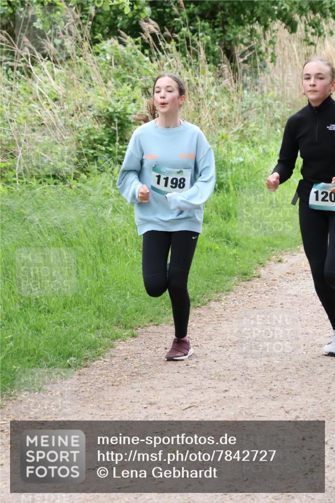 04.05.2025 - 8. Wedeler Halbmarathon Lena Gebhardt http://msf.ph/oto/7842727 04.05.2025 11:19:18 Laufen  meine-sportfotos.de