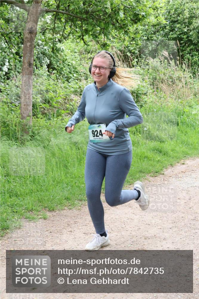 04.05.2025 - 8. Wedeler Halbmarathon Lena Gebhardt http://msf.ph/oto/7842735 04.05.2025 11:19:22 Laufen  meine-sportfotos.de