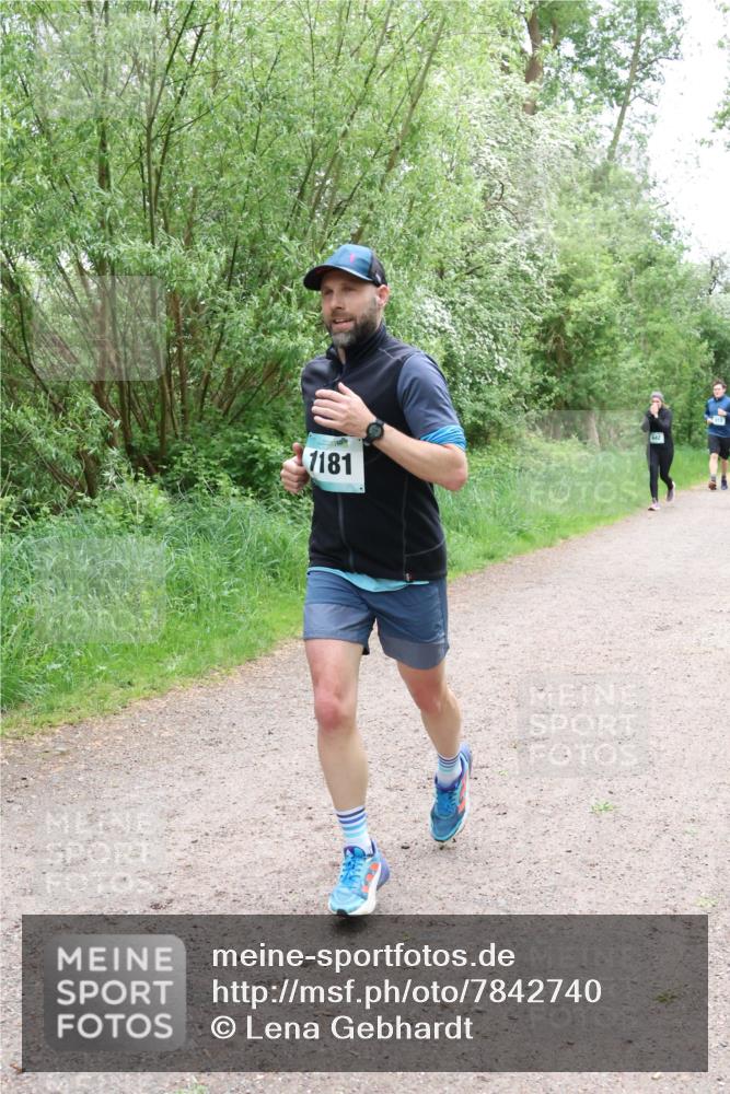 04.05.2025 - 8. Wedeler Halbmarathon Lena Gebhardt http://msf.ph/oto/7842740 04.05.2025 11:20:10 Laufen  meine-sportfotos.de