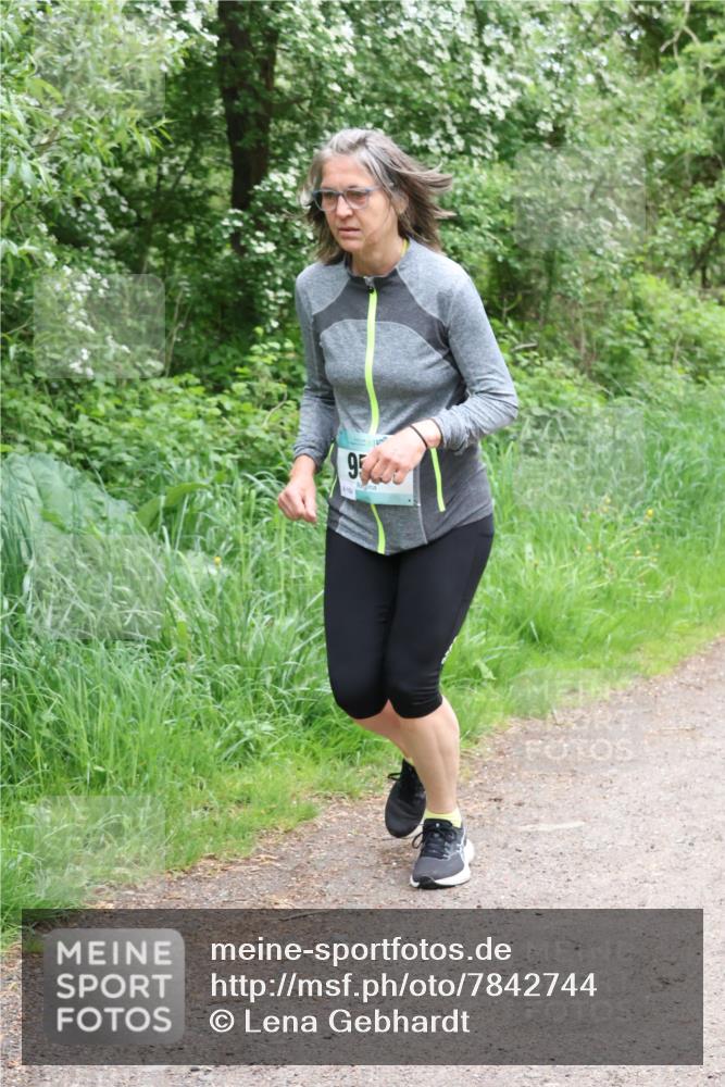 04.05.2025 - 8. Wedeler Halbmarathon Lena Gebhardt http://msf.ph/oto/7842744 04.05.2025 11:20:17 Laufen  meine-sportfotos.de