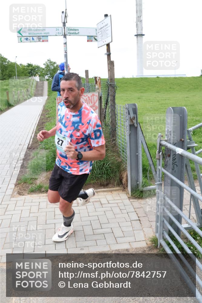 04.05.2025 - 8. Wedeler Halbmarathon Lena Gebhardt http://msf.ph/oto/7842757 04.05.2025 11:21:31 Laufen  meine-sportfotos.de