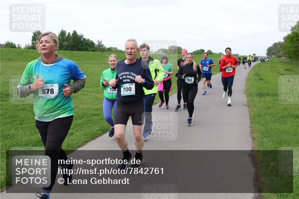 04.05.2025 - 8. Wedeler Halbmarathon Lena Gebhardt http://msf.ph/oto/7842761 04.05.2025 11:21:48 Laufen  meine-sportfotos.de