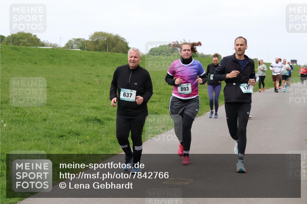 04.05.2025 - 8. Wedeler Halbmarathon Lena Gebhardt http://msf.ph/oto/7842766 04.05.2025 11:22:18 Laufen  meine-sportfotos.de
