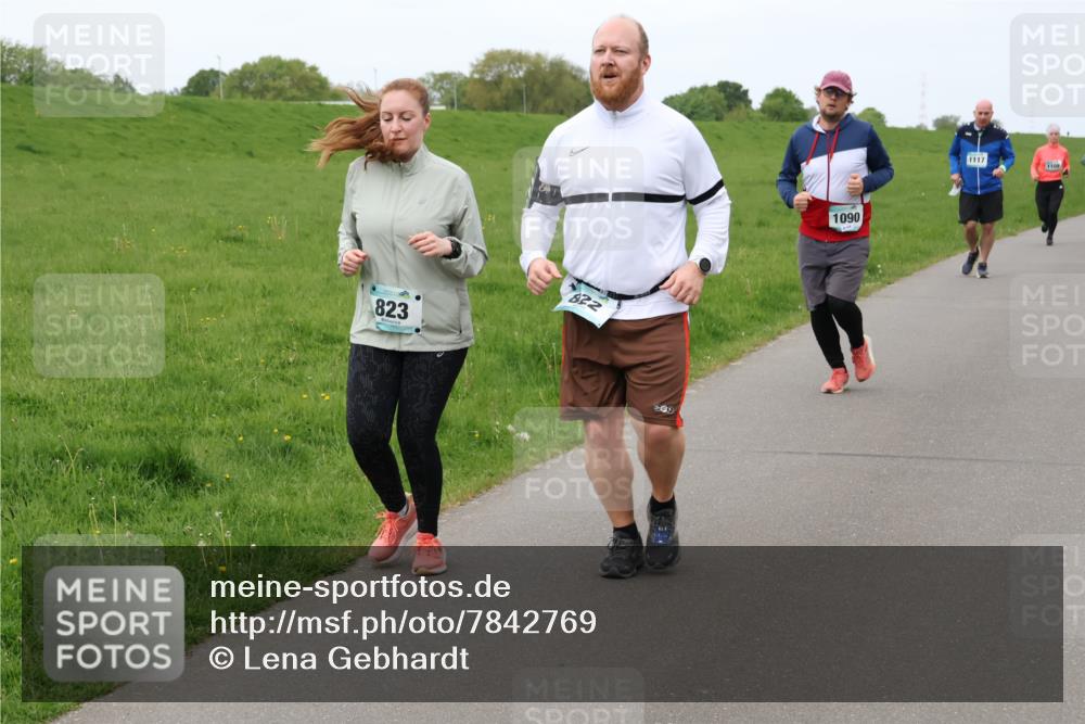 04.05.2025 - 8. Wedeler Halbmarathon Lena Gebhardt http://msf.ph/oto/7842769 04.05.2025 11:22:27 Laufen  meine-sportfotos.de