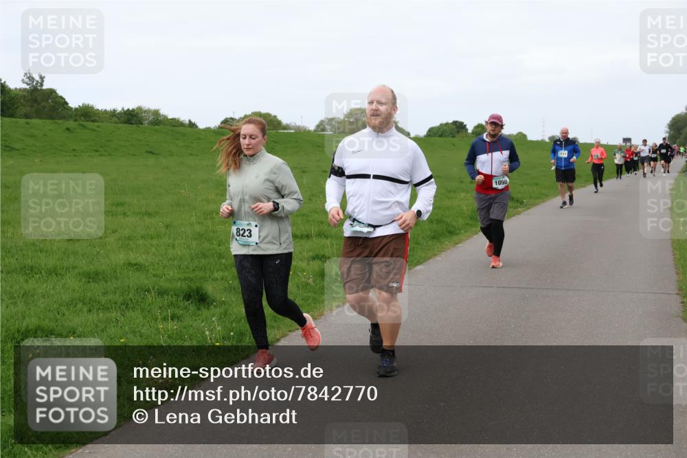04.05.2025 - 8. Wedeler Halbmarathon Lena Gebhardt http://msf.ph/oto/7842770 04.05.2025 11:22:27 Laufen  meine-sportfotos.de
