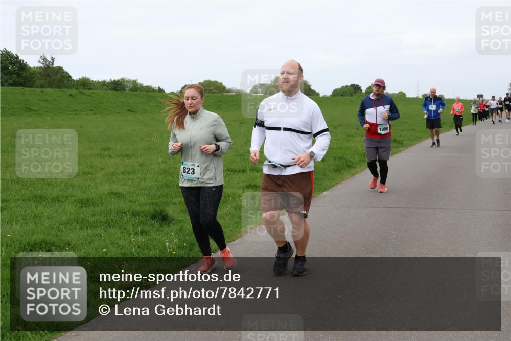 04.05.2025 - 8. Wedeler Halbmarathon Lena Gebhardt http://msf.ph/oto/7842771 04.05.2025 11:22:27 Laufen  meine-sportfotos.de