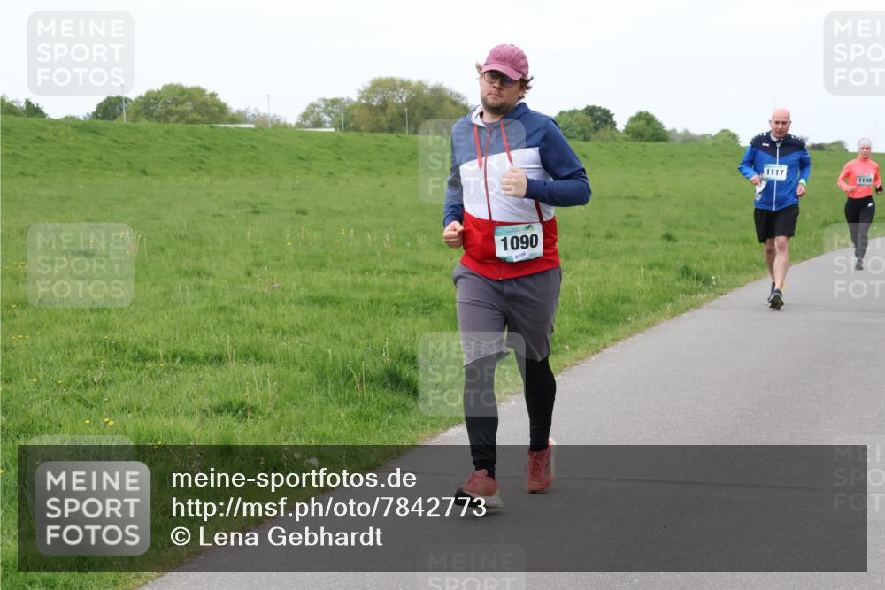 04.05.2025 - 8. Wedeler Halbmarathon Lena Gebhardt http://msf.ph/oto/7842773 04.05.2025 11:22:28 Laufen  meine-sportfotos.de