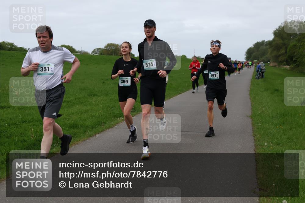 04.05.2025 - 8. Wedeler Halbmarathon Lena Gebhardt http://msf.ph/oto/7842776 04.05.2025 11:22:37 Laufen  meine-sportfotos.de