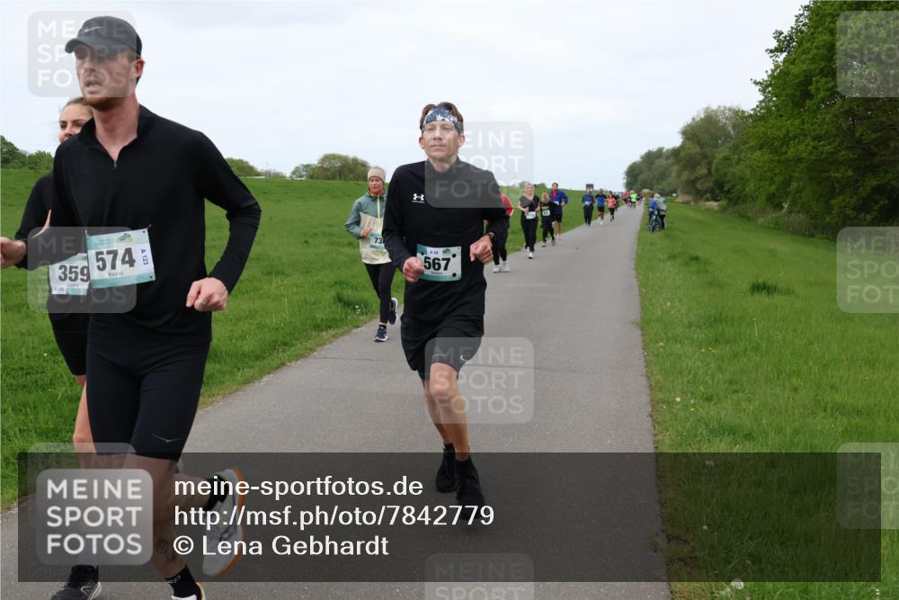 04.05.2025 - 8. Wedeler Halbmarathon Lena Gebhardt http://msf.ph/oto/7842779 04.05.2025 11:22:38 Laufen  meine-sportfotos.de