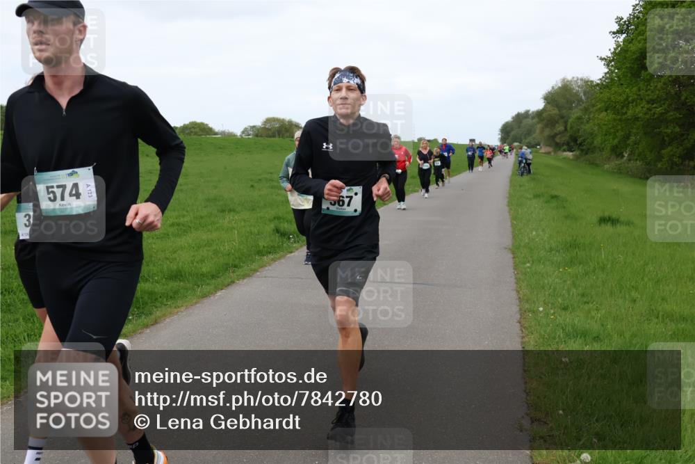 04.05.2025 - 8. Wedeler Halbmarathon Lena Gebhardt http://msf.ph/oto/7842780 04.05.2025 11:22:38 Laufen  meine-sportfotos.de