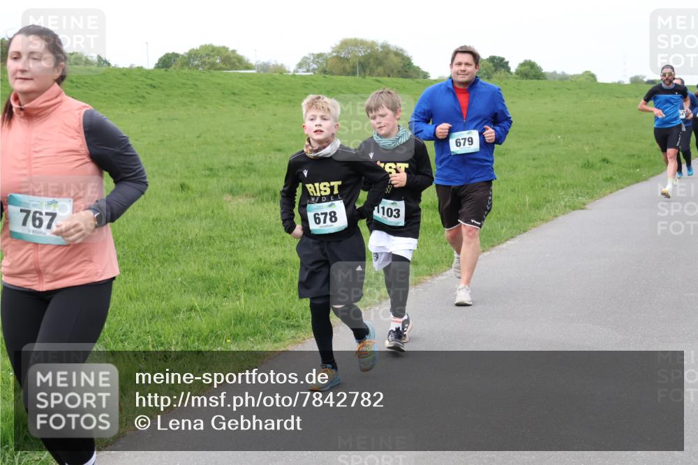 04.05.2025 - 8. Wedeler Halbmarathon Lena Gebhardt http://msf.ph/oto/7842782 04.05.2025 11:22:44 Laufen  meine-sportfotos.de