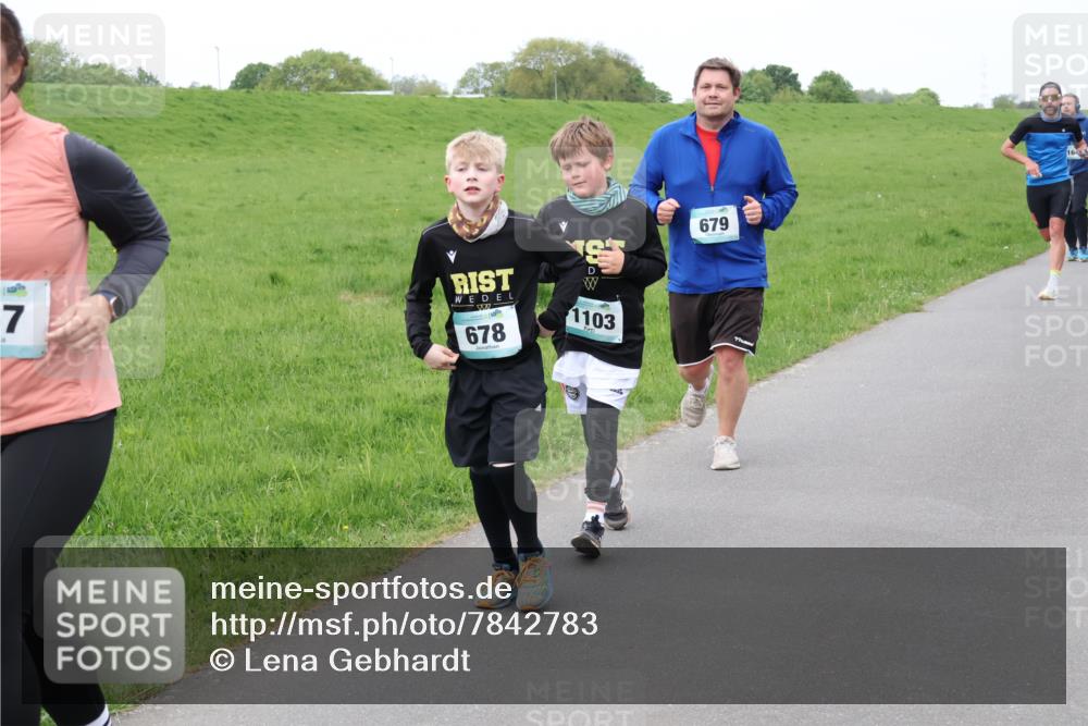 04.05.2025 - 8. Wedeler Halbmarathon Lena Gebhardt http://msf.ph/oto/7842783 04.05.2025 11:22:44 Laufen  meine-sportfotos.de