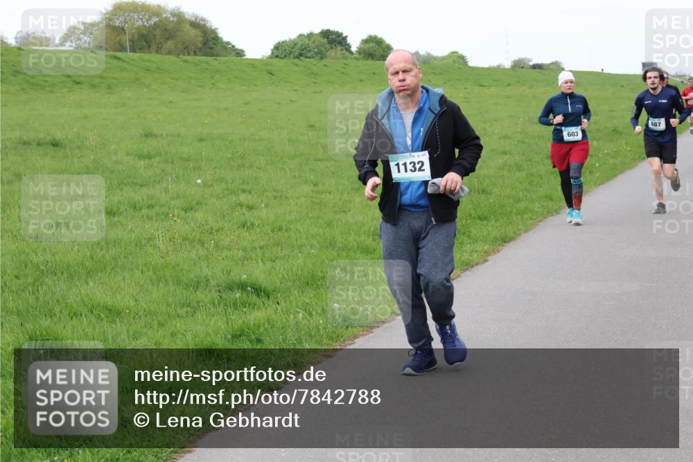 04.05.2025 - 8. Wedeler Halbmarathon Lena Gebhardt http://msf.ph/oto/7842788 04.05.2025 11:23:02 Laufen  meine-sportfotos.de