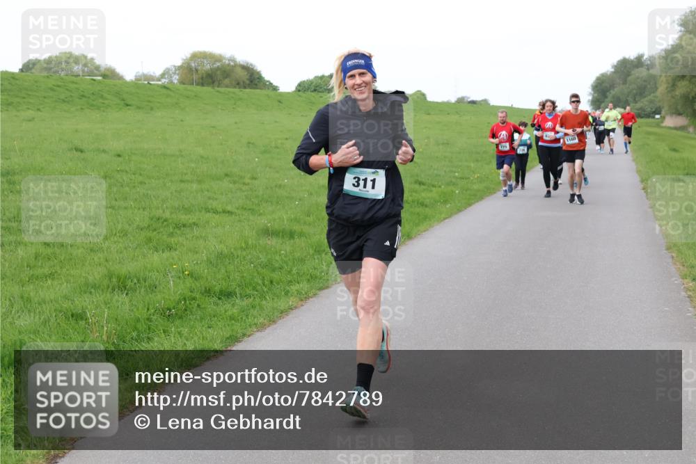 04.05.2025 - 8. Wedeler Halbmarathon Lena Gebhardt http://msf.ph/oto/7842789 04.05.2025 11:23:12 Laufen  meine-sportfotos.de