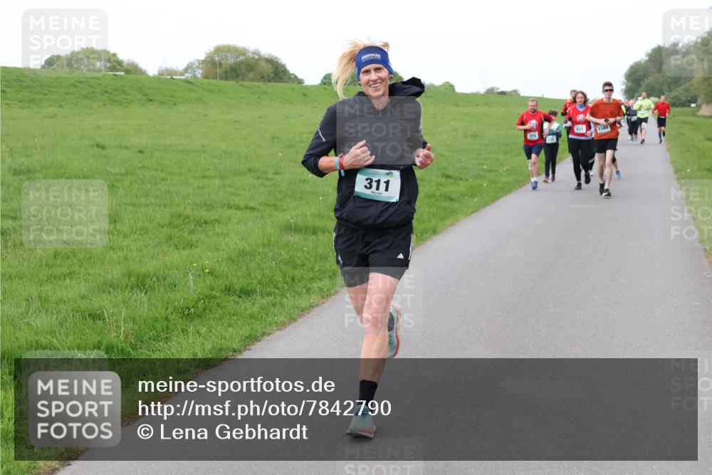 04.05.2025 - 8. Wedeler Halbmarathon Lena Gebhardt http://msf.ph/oto/7842790 04.05.2025 11:23:12 Laufen  meine-sportfotos.de