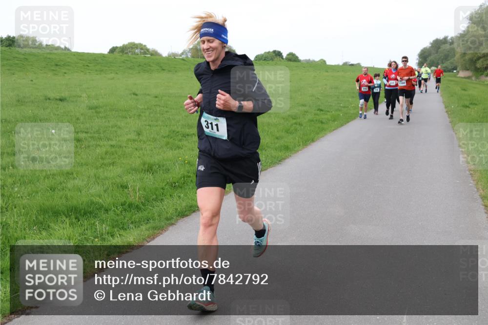 04.05.2025 - 8. Wedeler Halbmarathon Lena Gebhardt http://msf.ph/oto/7842792 04.05.2025 11:23:12 Laufen  meine-sportfotos.de