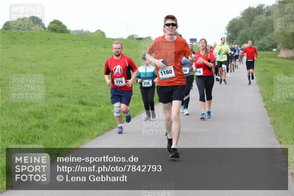 04.05.2025 - 8. Wedeler Halbmarathon Lena Gebhardt http://msf.ph/oto/7842793 04.05.2025 11:23:14 Laufen  meine-sportfotos.de