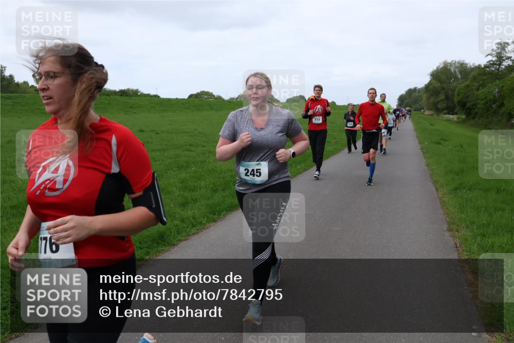 04.05.2025 - 8. Wedeler Halbmarathon Lena Gebhardt http://msf.ph/oto/7842795 04.05.2025 11:23:19 Laufen  meine-sportfotos.de