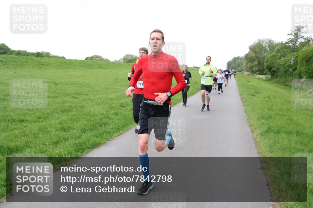 04.05.2025 - 8. Wedeler Halbmarathon Lena Gebhardt http://msf.ph/oto/7842798 04.05.2025 11:23:20 Laufen  meine-sportfotos.de