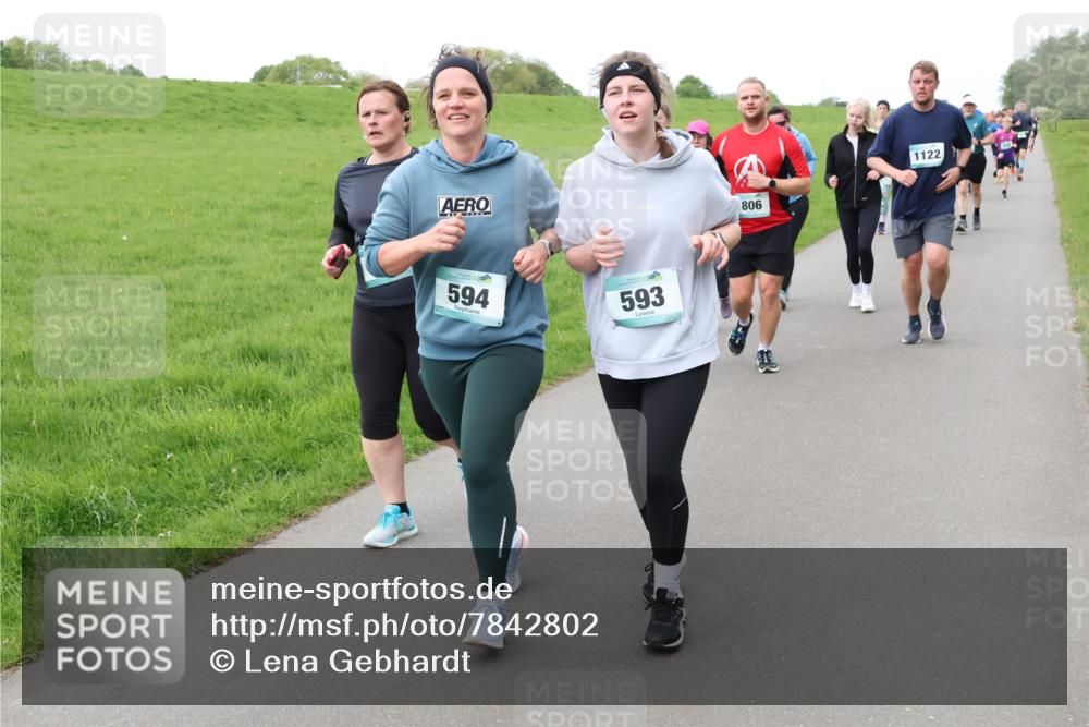 04.05.2025 - 8. Wedeler Halbmarathon Lena Gebhardt http://msf.ph/oto/7842802 04.05.2025 11:23:25 Laufen  meine-sportfotos.de