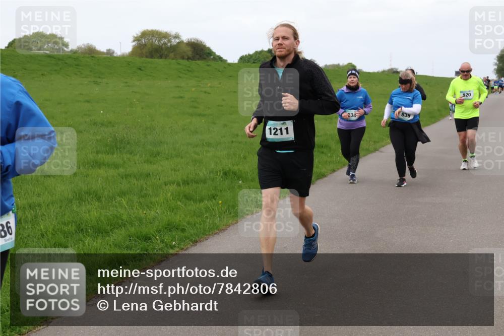 04.05.2025 - 8. Wedeler Halbmarathon Lena Gebhardt http://msf.ph/oto/7842806 04.05.2025 11:23:52 Laufen  meine-sportfotos.de