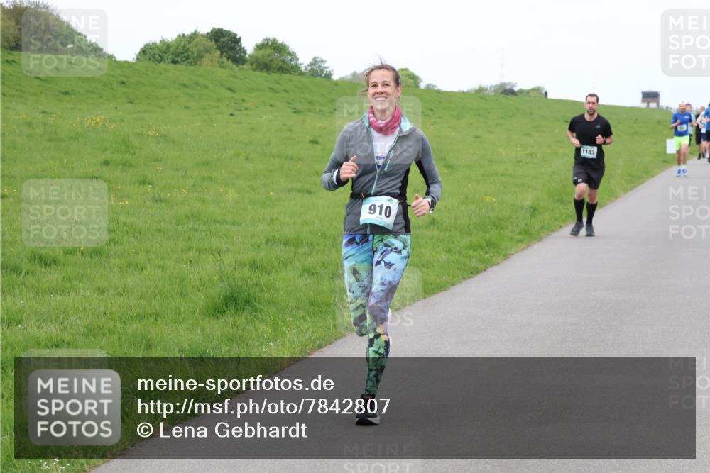 04.05.2025 - 8. Wedeler Halbmarathon Lena Gebhardt http://msf.ph/oto/7842807 04.05.2025 11:24:04 Laufen  meine-sportfotos.de