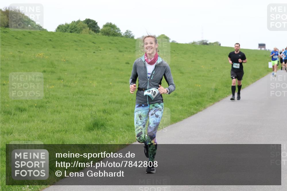 04.05.2025 - 8. Wedeler Halbmarathon Lena Gebhardt http://msf.ph/oto/7842808 04.05.2025 11:24:04 Laufen  meine-sportfotos.de