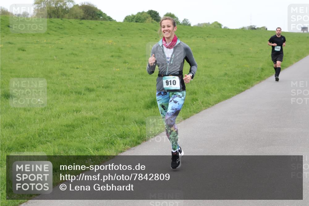04.05.2025 - 8. Wedeler Halbmarathon Lena Gebhardt http://msf.ph/oto/7842809 04.05.2025 11:24:04 Laufen  meine-sportfotos.de