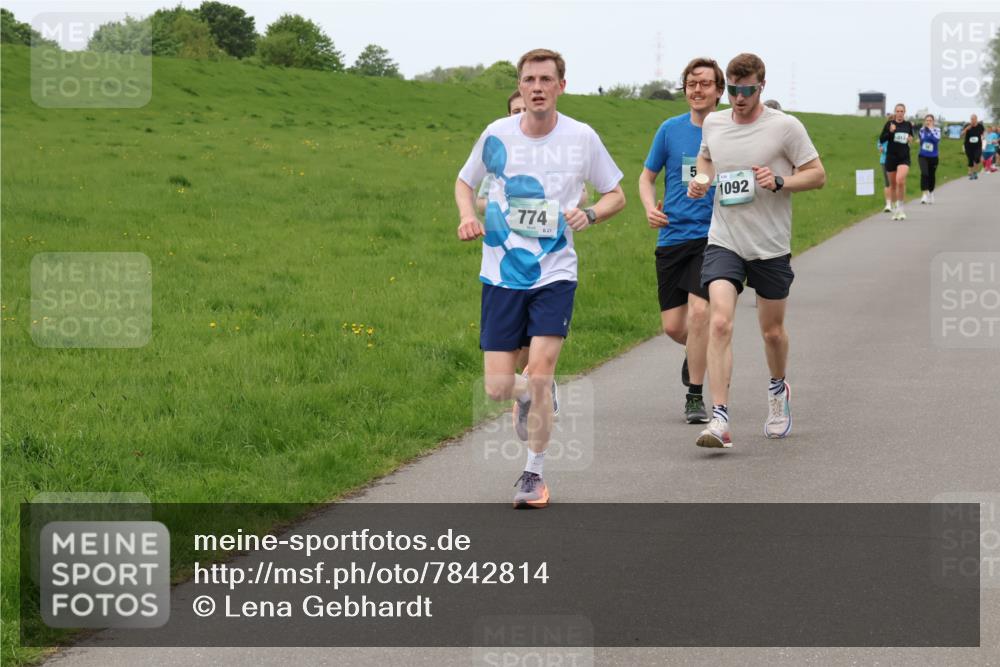04.05.2025 - 8. Wedeler Halbmarathon Lena Gebhardt http://msf.ph/oto/7842814 04.05.2025 11:24:14 Laufen  meine-sportfotos.de