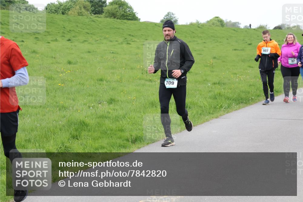 04.05.2025 - 8. Wedeler Halbmarathon Lena Gebhardt http://msf.ph/oto/7842820 04.05.2025 11:25:09 Laufen  meine-sportfotos.de
