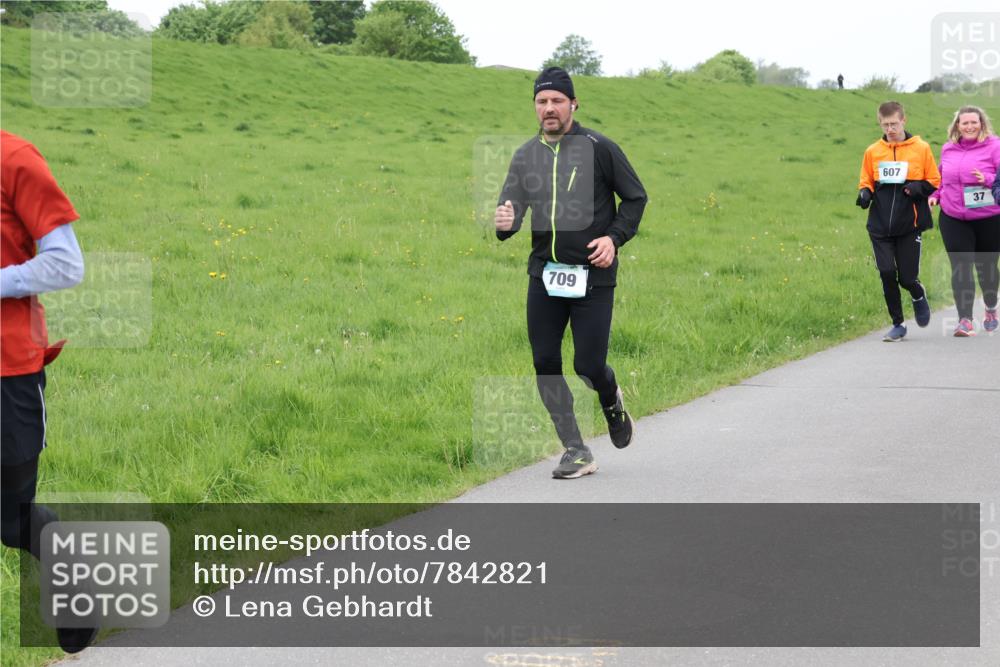 04.05.2025 - 8. Wedeler Halbmarathon Lena Gebhardt http://msf.ph/oto/7842821 04.05.2025 11:25:10 Laufen  meine-sportfotos.de