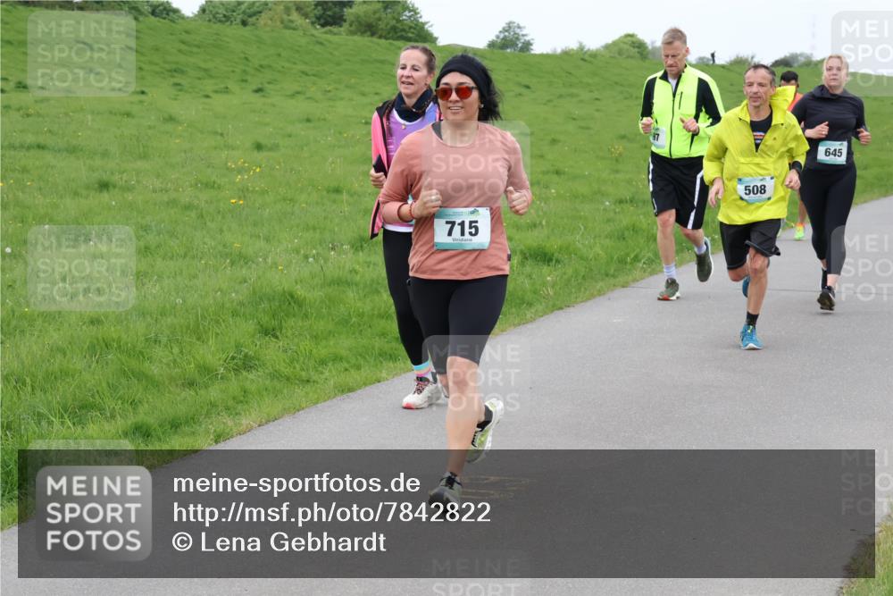 04.05.2025 - 8. Wedeler Halbmarathon Lena Gebhardt http://msf.ph/oto/7842822 04.05.2025 11:25:23 Laufen  meine-sportfotos.de