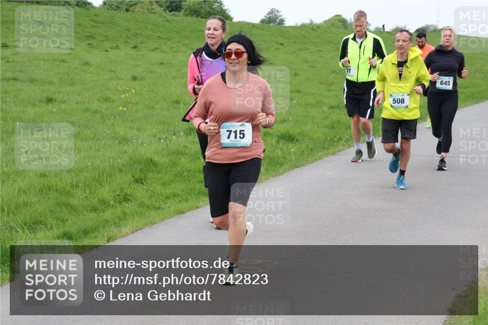 04.05.2025 - 8. Wedeler Halbmarathon Lena Gebhardt http://msf.ph/oto/7842823 04.05.2025 11:25:23 Laufen  meine-sportfotos.de