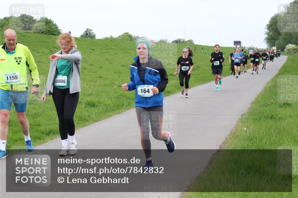 04.05.2025 - 8. Wedeler Halbmarathon Lena Gebhardt http://msf.ph/oto/7842832 04.05.2025 11:26:23 Laufen  meine-sportfotos.de