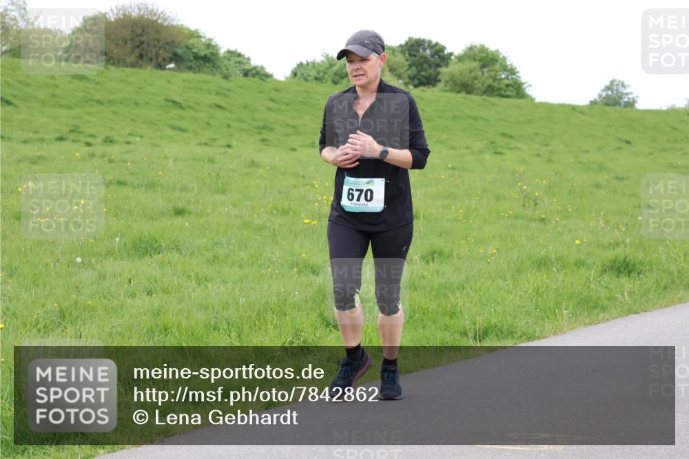 04.05.2025 - 8. Wedeler Halbmarathon Lena Gebhardt http://msf.ph/oto/7842862 04.05.2025 11:28:13 Laufen  meine-sportfotos.de