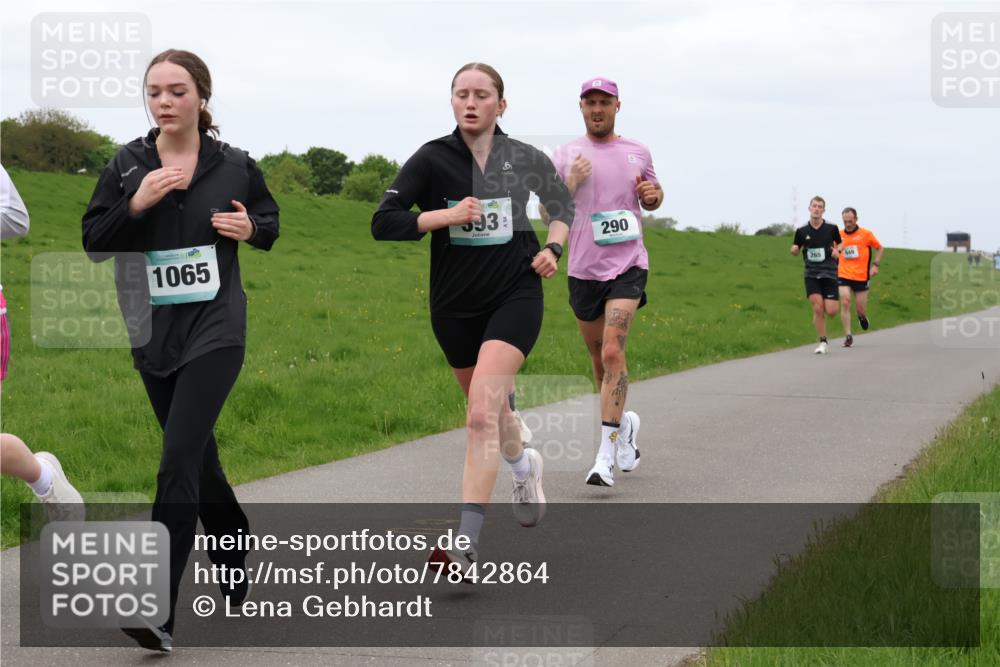 04.05.2025 - 8. Wedeler Halbmarathon Lena Gebhardt http://msf.ph/oto/7842864 04.05.2025 11:28:23 Laufen  meine-sportfotos.de